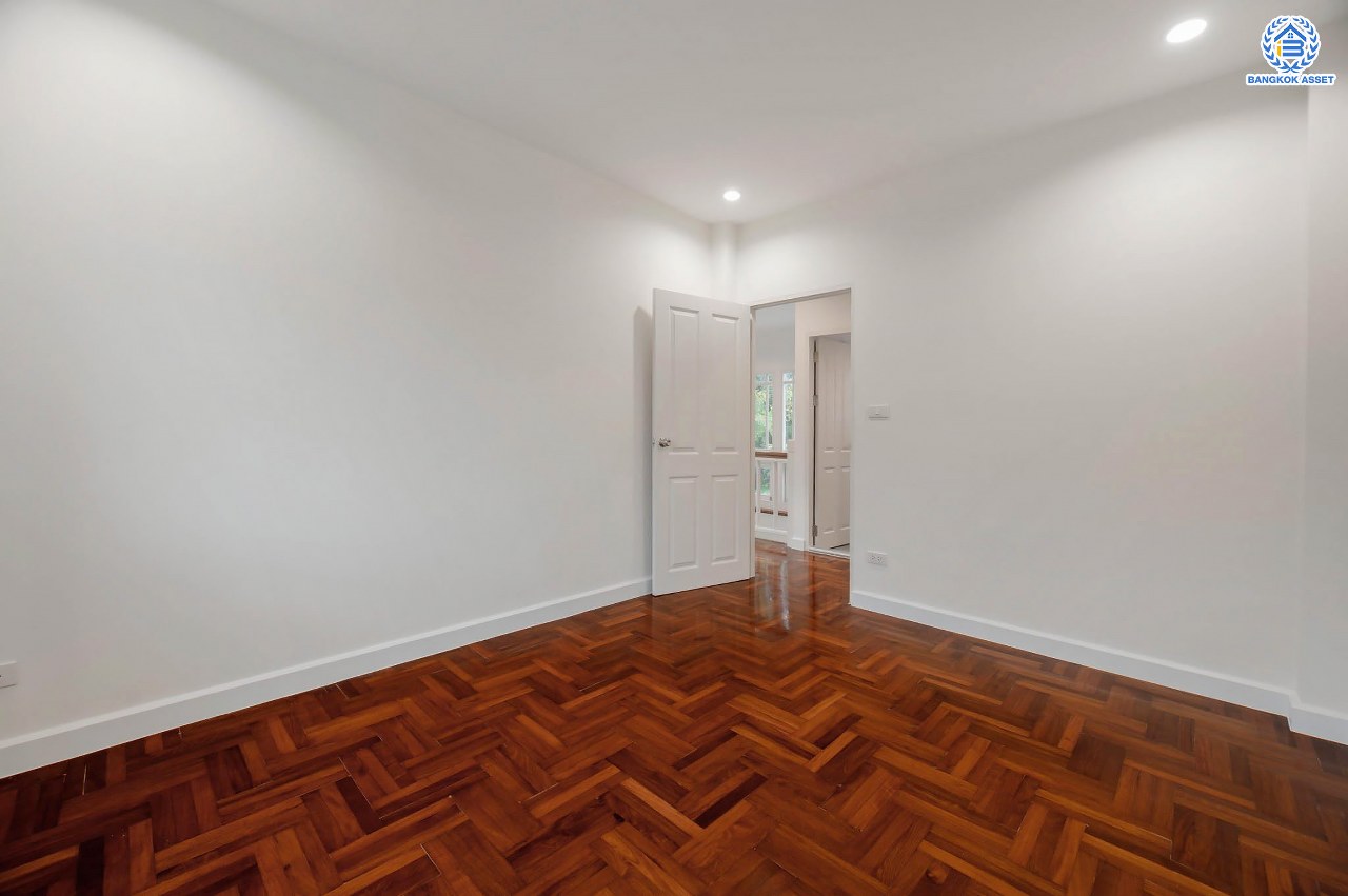 บ้านมือสองตกแต่งใหม่ โครงการ เพอร์เฟคเพลส รัตนาธิเบศร์-ไทรม้า รองรับความสุข บนเนื้อที่ 64.5 ตร.ว. พื้นที่ใช้สอย 190.43 ตร.ม. ฟังก์ชัน 3 ห้องนอน 3 ห้องน้ำ จอดรถได้ 2 คัน ทำเลเชื่อมต่อได้หลายเส้นทาง ติดถนนรัตนาธิเบศร์ และรถไฟฟ้าสายสีม่วง "สถานีบางรักน้อยท่าอิฐ"